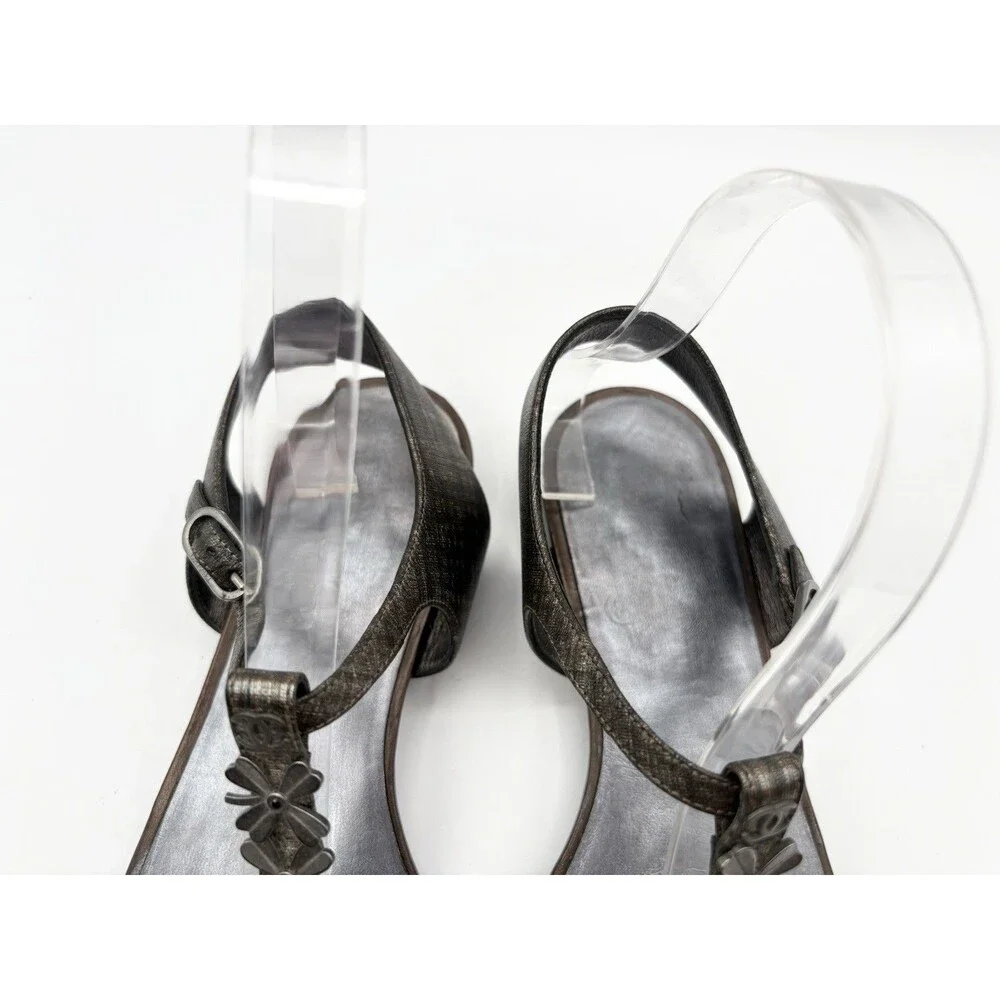 Chanel Silver Thong Sandals Camelia Flower Accents T Strap Size EU 37